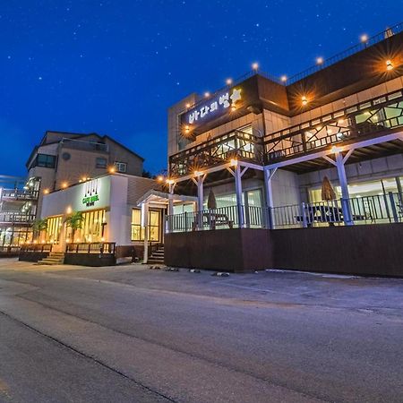 Gangneung Badauibyeol Pension Exteriör bild